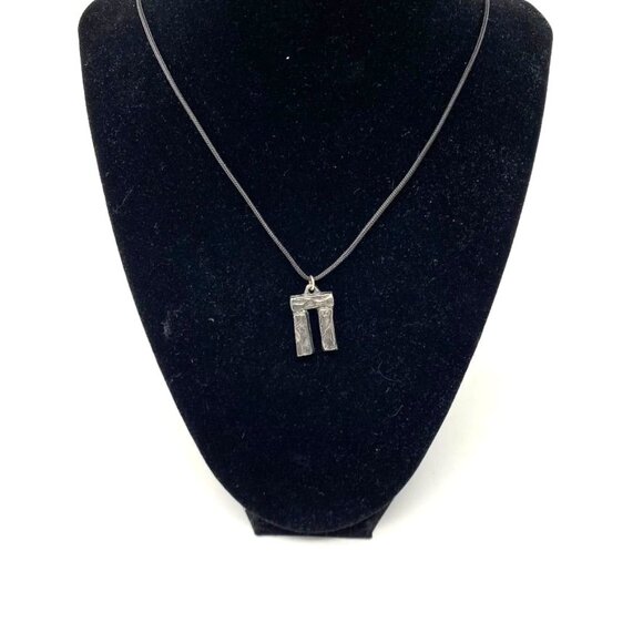 Stonehenge Trilithon Souvenir Cord Necklace Pendant Stones Celtic History - Picture 2 of 7